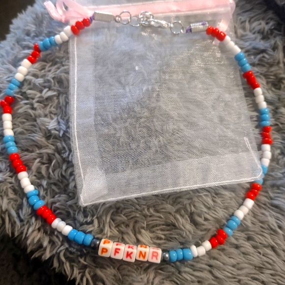 Jewelry - Women's choker